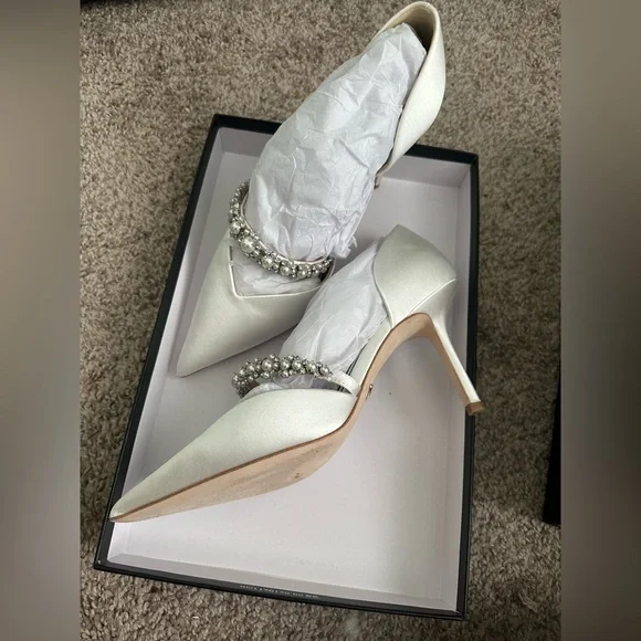Badgley Mischka Natalie White Satin SZ 6.5